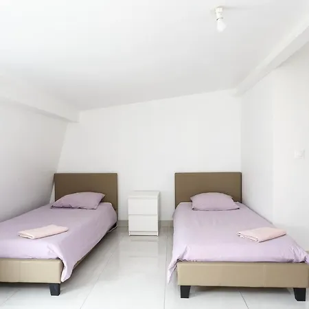 23d 1ere Etg F2 Duplex Face Gauche Apartamento